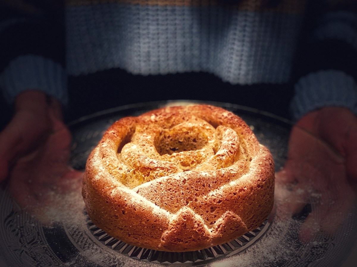 ORANGE-ROSE CAKE WITH SPECULAAS COOKIES&nbsp;CRUMBLES