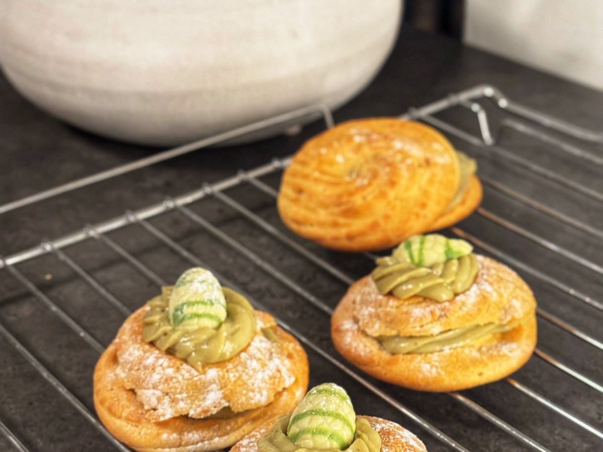 BIGNÈ (CHOUX) NESTS WITH PISTACHIO&nbsp;CREAM
