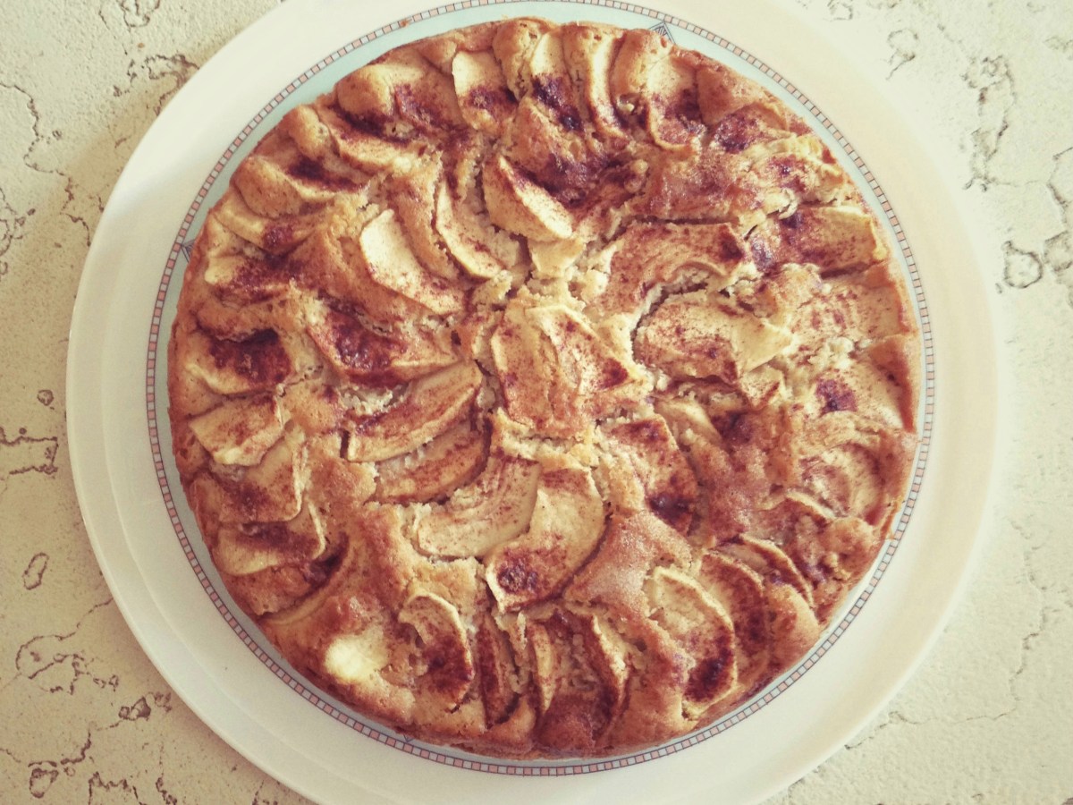 SOFT APPLE & CINNAMON&nbsp;CAKE